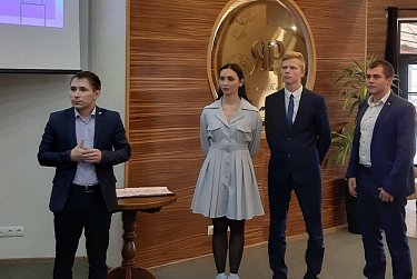 Работу – выпускникам, работодателям – кадры